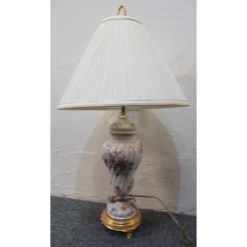 91 - Floral design porcelain lamp with shade, marked Louis Nichole for the Franklin Mint to the bottom.
(... 