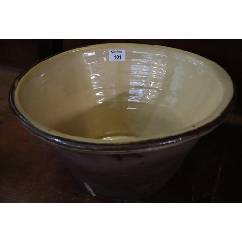 101 - 19th Century Welsh terracotta crochan or dairy pan.
(B.P. 21% + VAT)