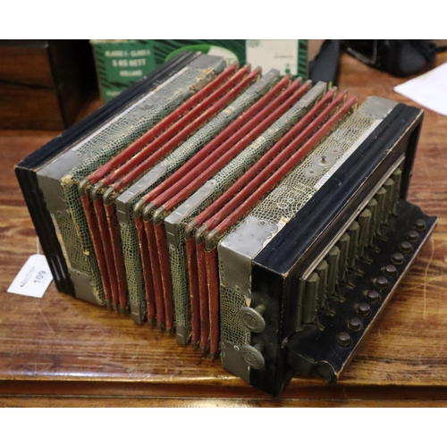 109 - Vintage 'The Hero' accordion.
(B.P. 21% + VAT)