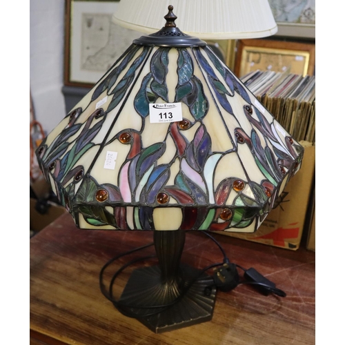 113 - Modern Tiffany style table lamp.
(B.P. 21% + VAT)