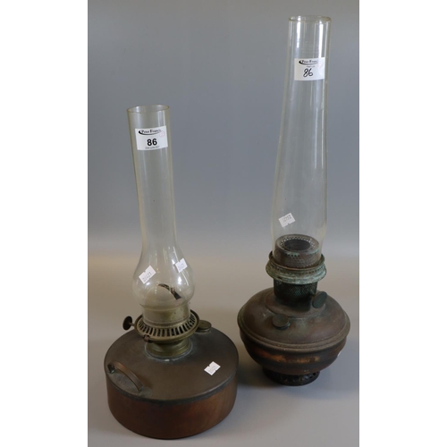 86 - Two early 20th Century oil burners with glass shades and copper reservoirs. (2)
(B.P. 21% + VAT)