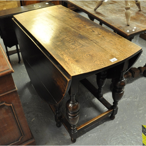 553 - Early 20th Century oak gate legged table with vase supports. 
(B.P. 21% + VAT)