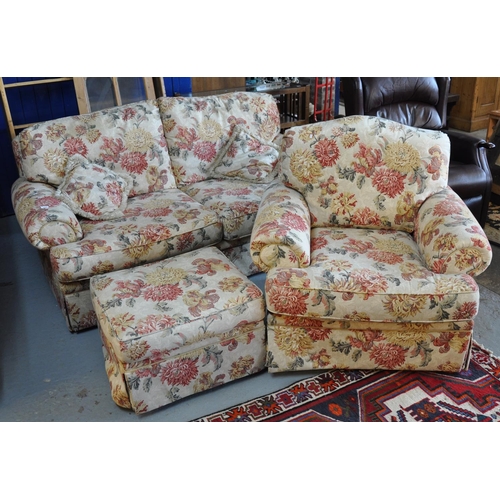 568 - Good quality modern cottage style floral and foliate three piece suite comprising; large two seater ... 