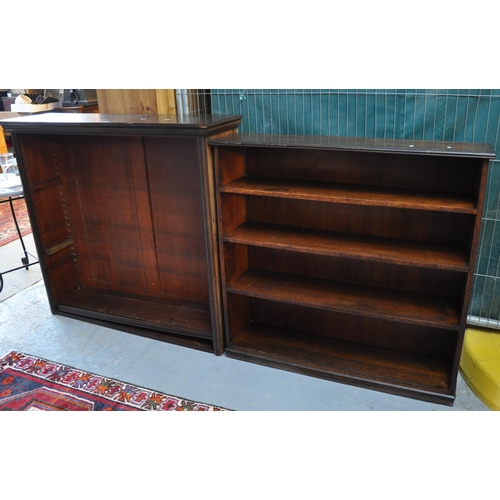 605 - One mahogany and one oak open bookcase, the mahogany with adjustable shelves. (2)
(B.P. 21% + VAT)