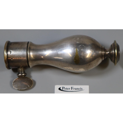 226 - Silver plated baluster-shaped meat skewer handle with screw fitting.
(B.P. 21% + VAT)