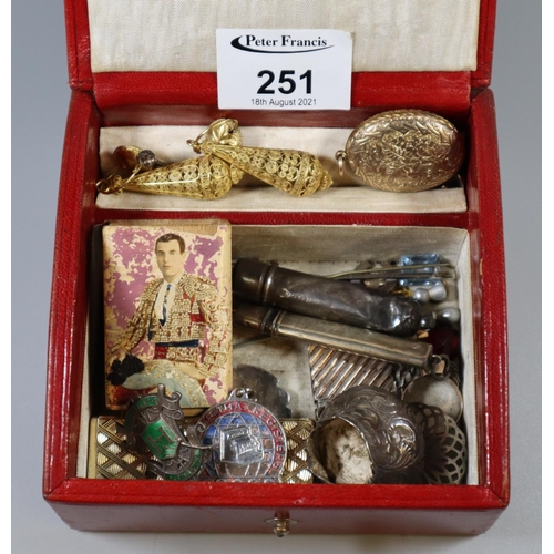 251 - Leather jewellery box comprising assorted oddments to include gold plated lighter, silver vesta case... 