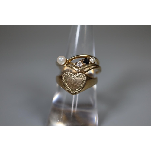 259 - 9ct gold heart-shaped signet ring 2.7g, together with 9ct gold three stone dress ring 1.2g, as well ... 