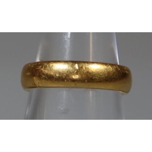 260 - 22ct gold wedding band 6.5g.
(B.P. 21% + VAT)