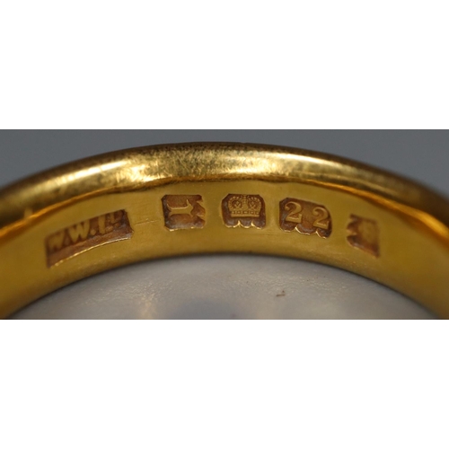 260 - 22ct gold wedding band 6.5g.
(B.P. 21% + VAT)