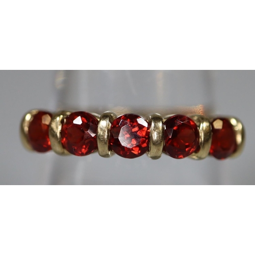 263 - 9ct gold stone set dress ring with five red stones, probably garnets. 2.2g approx.
(B.P. 21% + VAT)