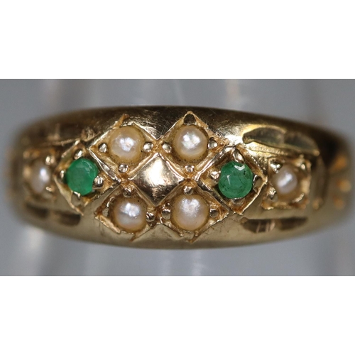 266 - 9ct gold Victorian design ring, set with seed pearls and moonstones. 2.4g approx.
(B.P. 21% + VAT)