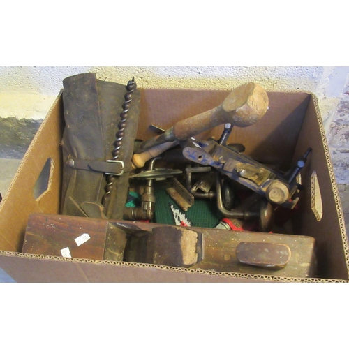 673 - Box of vintage tools to include; planes, chisels, drill bits etc. 
(B.P. 21% + VAT)