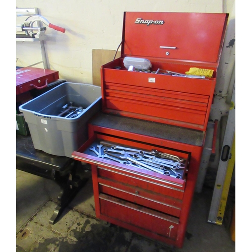 482 - Metal Snap-on toolbox, the interior and drawers revealing assorted Snap-on,Britool,King Dick and oth... 