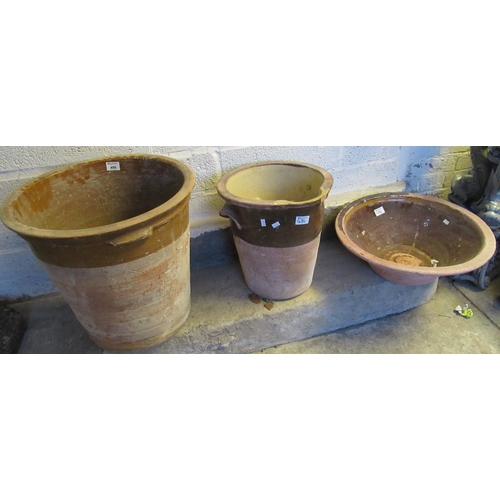 486 - Terracotta glazed dairy pan, together with two terracotta pots. (3)
(B.P. 21% + VAT)