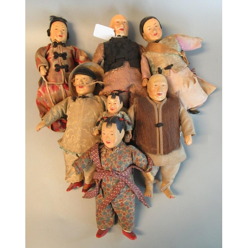 119 - Collection of six Chinese toy figures of men, women and child, in fitted attire. (6)
(B.P. 21% + VAT... 