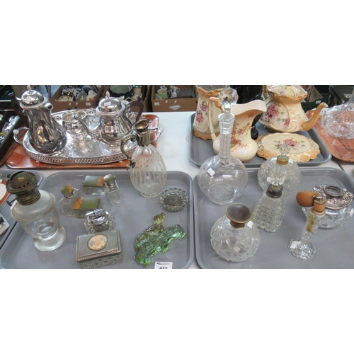 432 - Two trays of glass ware to include globular and other scent bottles, atomisers, art deco dressing ta... 