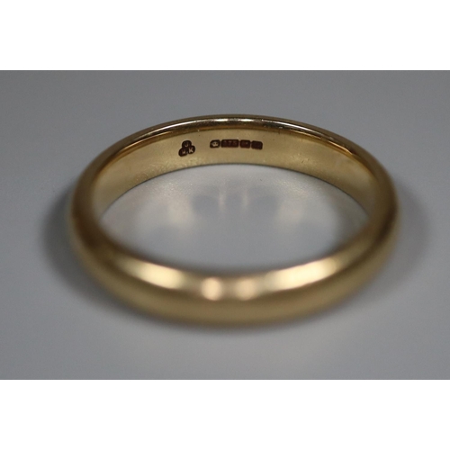 229 - 9ct gold wedding ring.  Ring size P&1/2.  Approx weight 4.4 grams.
(B.P. 21% + VAT)