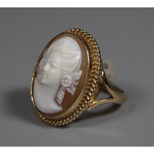 224 - 9ct gold oval shell cameo ring with gold ropework border.  Ring size P.  Approx weight 7.2 grams.
(B... 