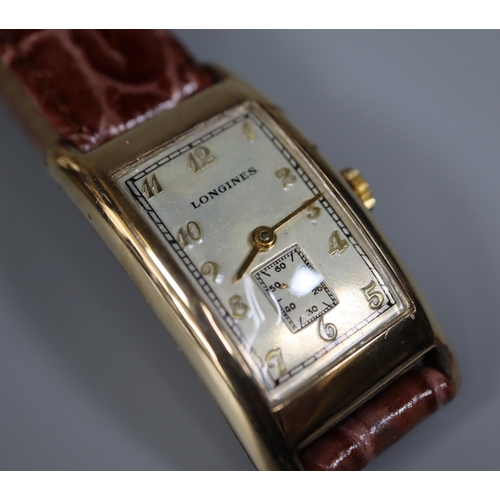 261 - Vintage mechanical Longines rolled gold gent's wristwatch with simulated crocodile leather strap.
(B... 