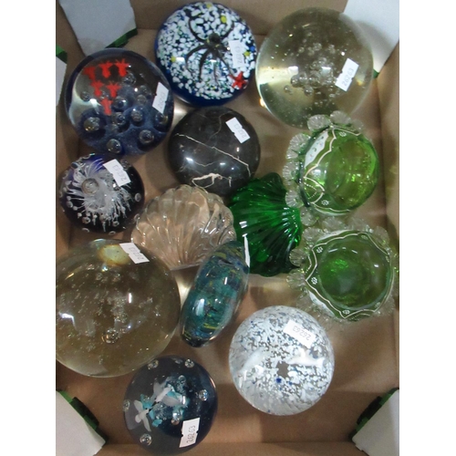 347 - Box of assorted glass paperweights, bubbled glass paperweights, others in the form of octopus, shell... 