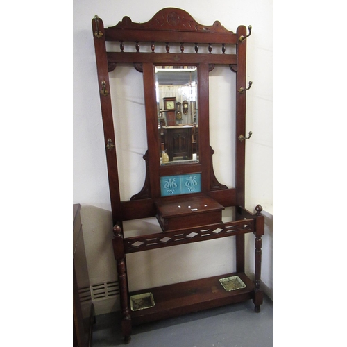 492 - Early 20th century mirror and tiled back hall stand.
(B.P. 21% + VAT)