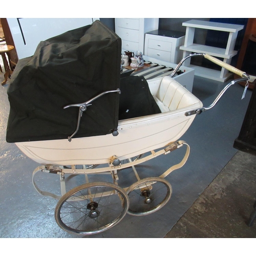 519 - Mid century child's/doll's pram by Osnath?
(B.P. 21% + VAT)