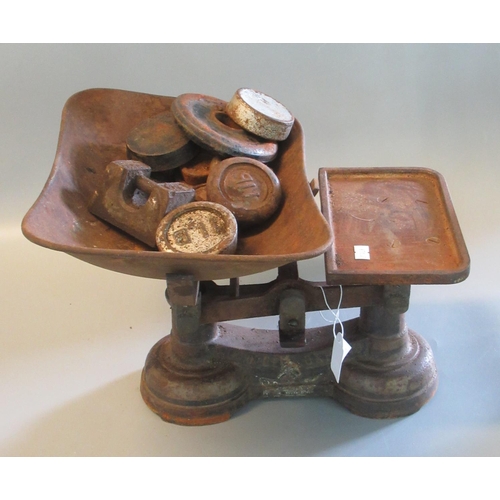 92 - Two vintage cast iron scales with weights, together with a copper kettle.
(B.P. 21% + VAT)