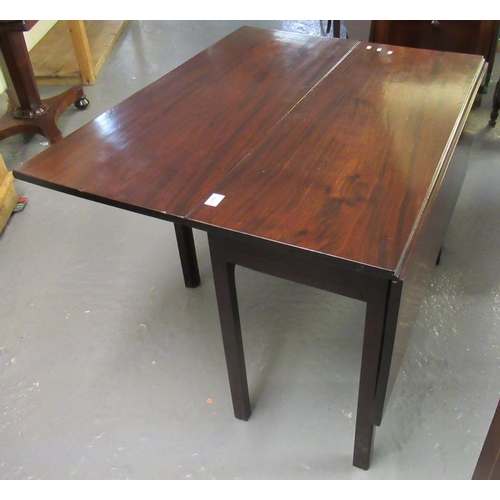 556 - 18th/19th century mahogany drop leaf table on chamfered legs.
(B.P. 21% + VAT)