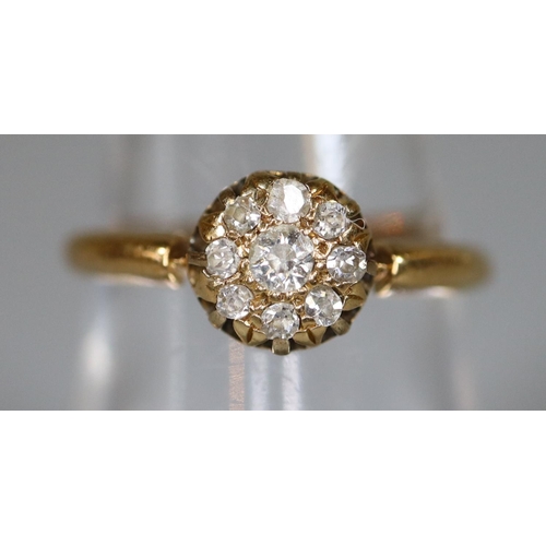 263 - 18ct gold and diamond cluster ring.  Ring size O.  Approx weight 2.6 grams.
(B.P. 21% + VAT)