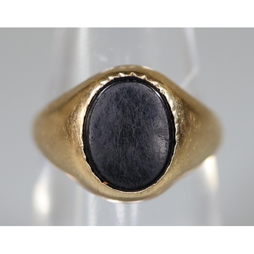 266 - 9ct gold and onyx oval signet ring.  Ring size K&1/2.  Approx weight 2.7 grams.
(B.P. 21% + VAT)