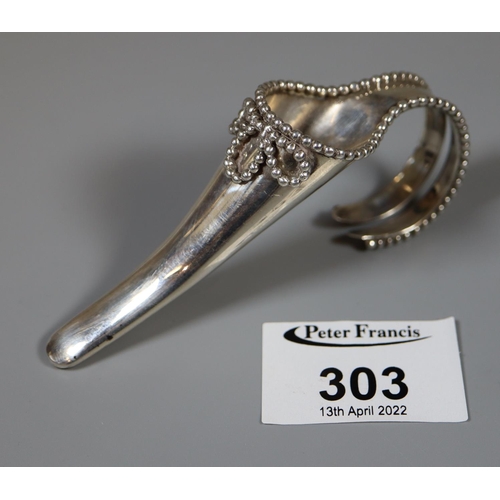 303 - A silver corsage or florsl spray holder with beaded decoration and split handle by Garrards London.
... 