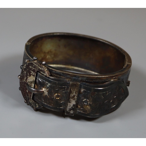 304 - A large Victorian buckle bangle engraved with foliage.  Approx weight 40 grams.
(B.P. 21% + VAT)