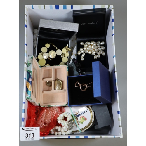 313 - Collection of vintage costume jewellery.
(B.P. 21% + VAT)