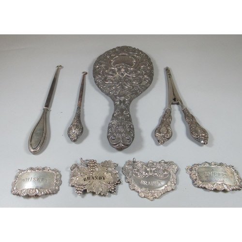 338 - Bag of oddments to include four silver plated spirit decanter labels to include 'Sherry', 'Whiskey',... 