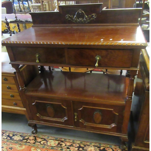 467 - Edwardian mahogany buffet, having fitted drawers and doors, standing on ball and claw feet. 107 x 53... 