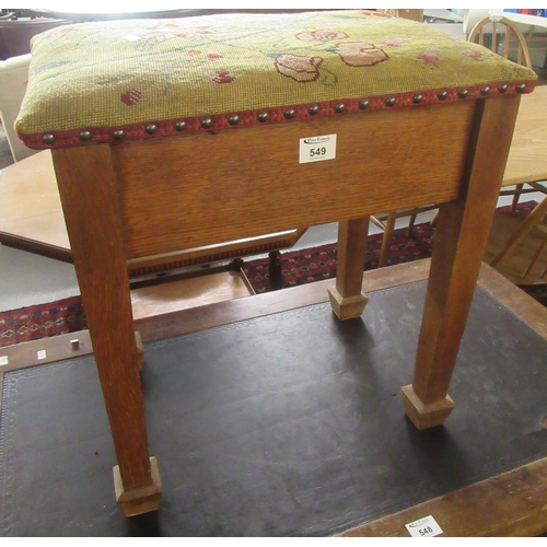 549 - Early 20th century oak piano stool with a tapestry seat above square tapering legs and spade feet.
(... 