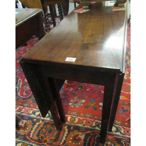 556 - 18th/19th century mahogany drop leaf table on chamfered legs.
(B.P. 21% + VAT)