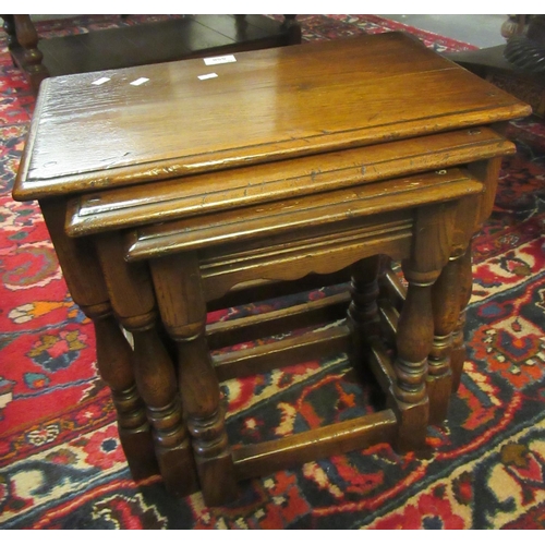 558 - Modern nest of good quality oak rectangular tables (Possibly by Titchmarsh & Goodwin).
(B.P. 21% + V... 