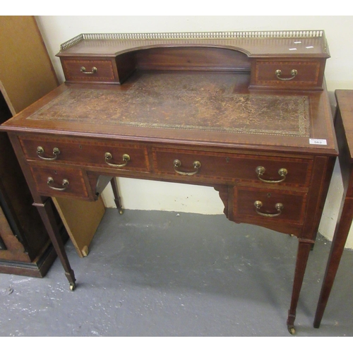 562 - Edwardian mahogany inlaid ladies bonheur de jour standing on square tapering legs, spade feet and ca... 