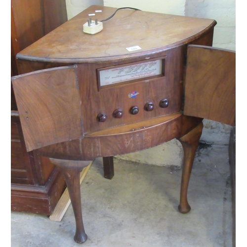 580 - Mid-Century G Marconi Corner Valve Radio in Walnut case with two doors on cabriole legs.  64cm appro... 