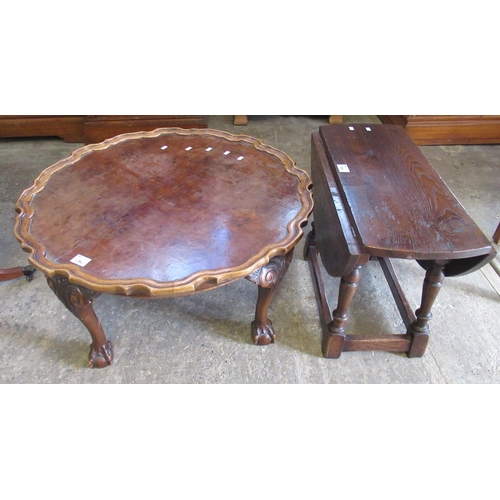 584 - Mid- Century oak oval drop-leaf occasional table with baluster turned legs together with a pie-crust... 