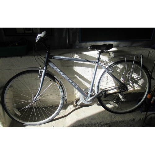 594 - Ridgeback gents touring bicycle with carrier.
(B.P. 21% + VAT)