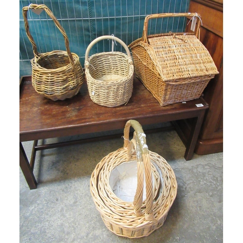 601 - Collection of assorted wicker shopping baskets, picnic baskets, laundry basket, etc. (6)
(B.P. 21% +... 