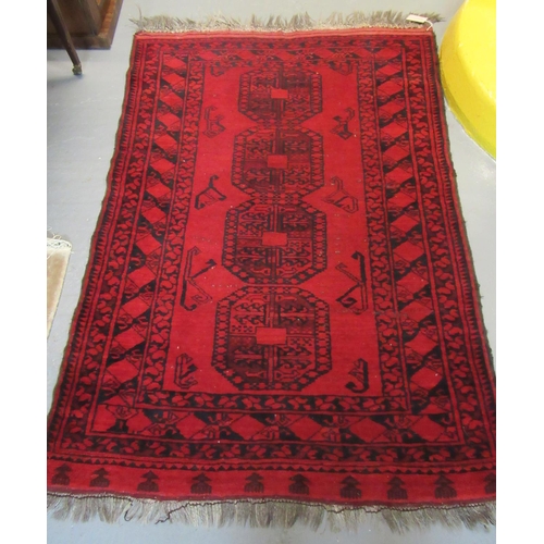 619 - Red ground geometric Middle Eastern rug. 160 x 108cm approx.
(B.P. 21% + VAT)