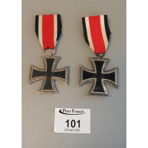 101 - Two German WWII Iron Crosses (second class, EK1939), one with wide rim, one of shinkel form, with ri... 