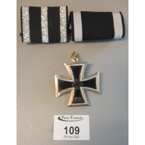 109 - German Knights Cross of the Iron Cross medal in it's case. Probably a replica.
(B.P. 21% + VAT)