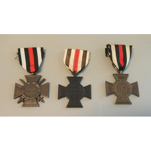 125 - WWI German honour cross of The World War 1914-18 for front line veterans with crossed swords. Simila... 