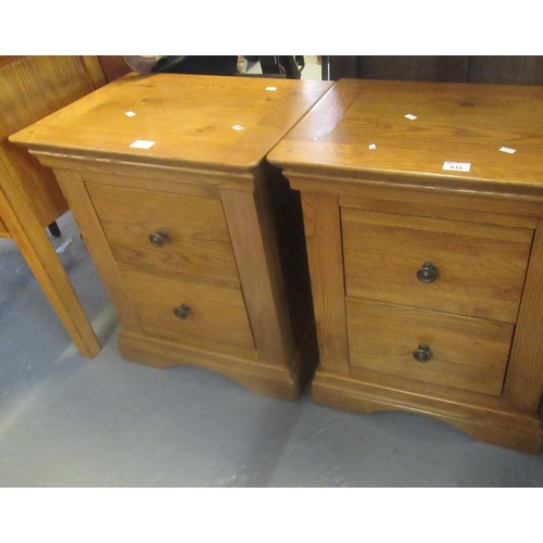 515 - Pair of modern well made oak bedside cabinets/ lamp tables, each with two drawers and framed and cle... 