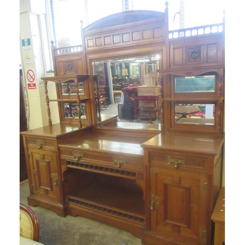 539 - Imposing Large late 19th/early 20th century oak mirror-backed sideboard with fluted arch pediment, a... 