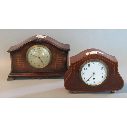 81 - Two 20th century arched case mantel clocks. (2)
(B.P. 21% + VAT)